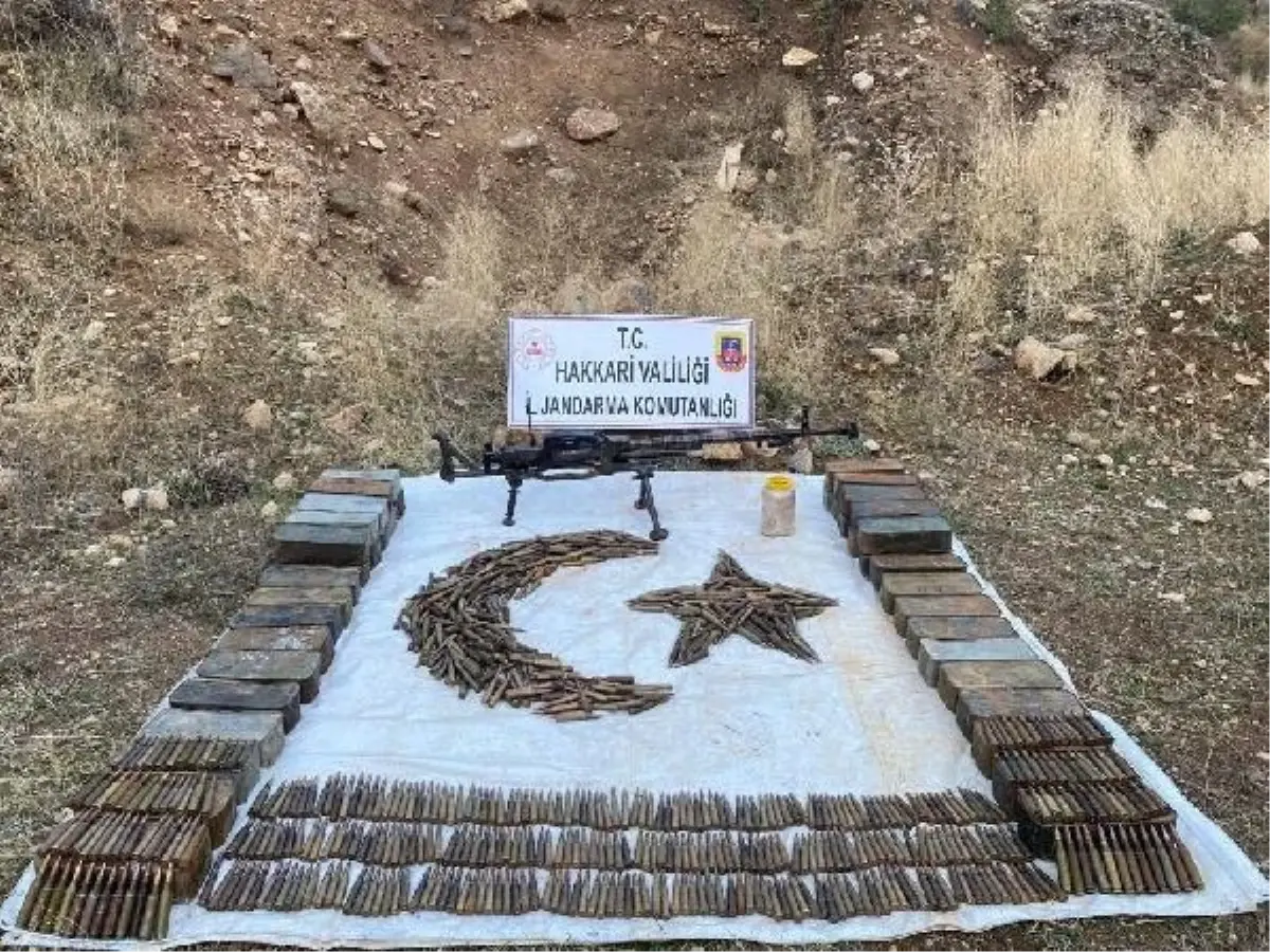 Hakkari'de PKK'ya yönelik operasyonda silah ve mühimmat ele geçirildi