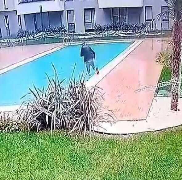 Kargo çalışanı lüks sitede havuza düştü