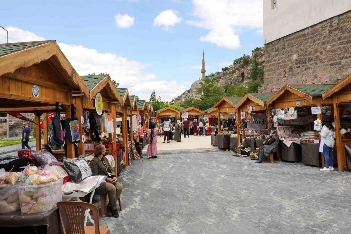 Talas Belediyesi'nin Maharetli Eller Kadın Üretici Pazarı Açılıyor