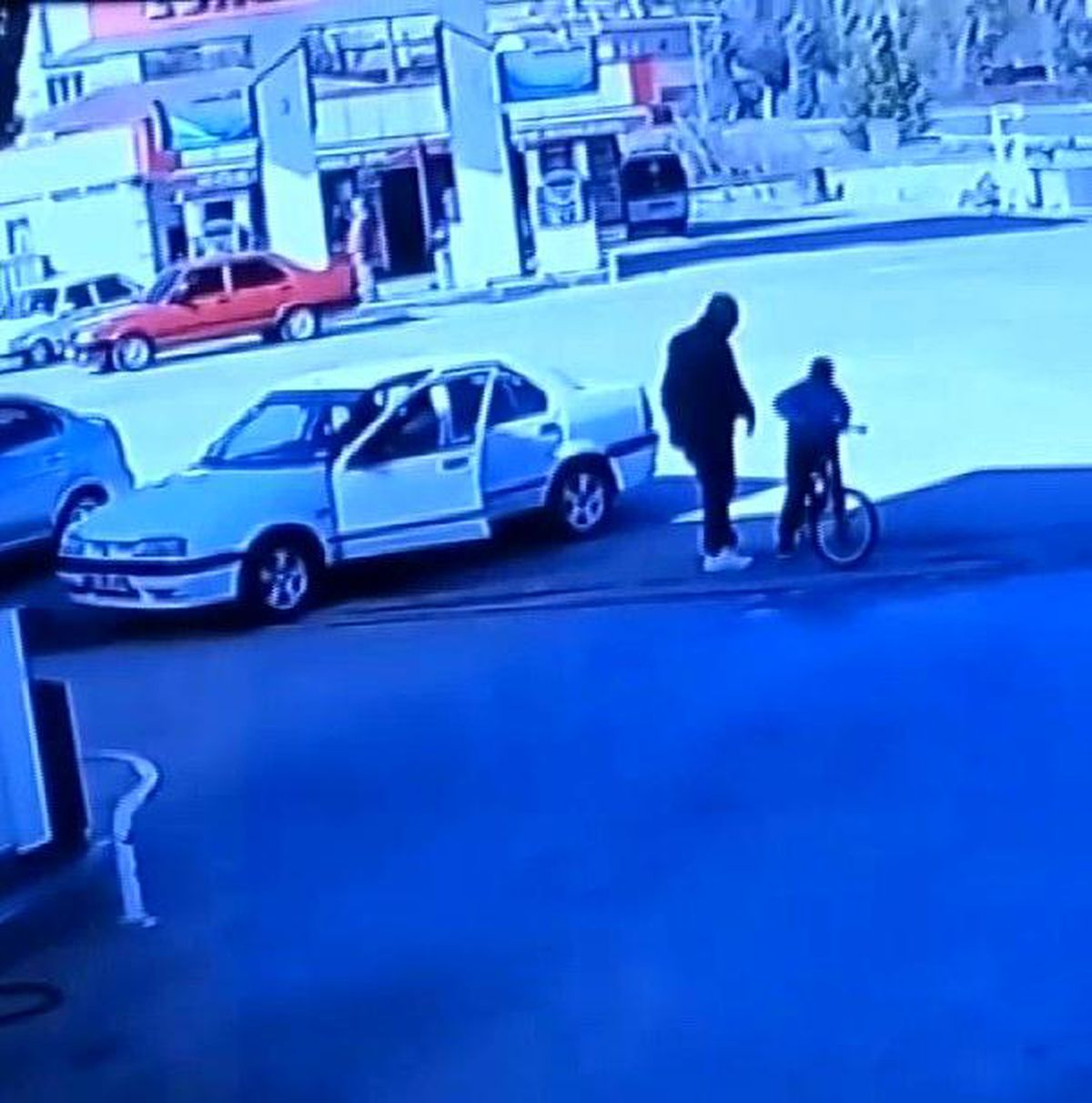 Akaryakıt İstasyonunda Bisikletli Çocuğa Tokat Atan Sürücü Gözaltına Alındı