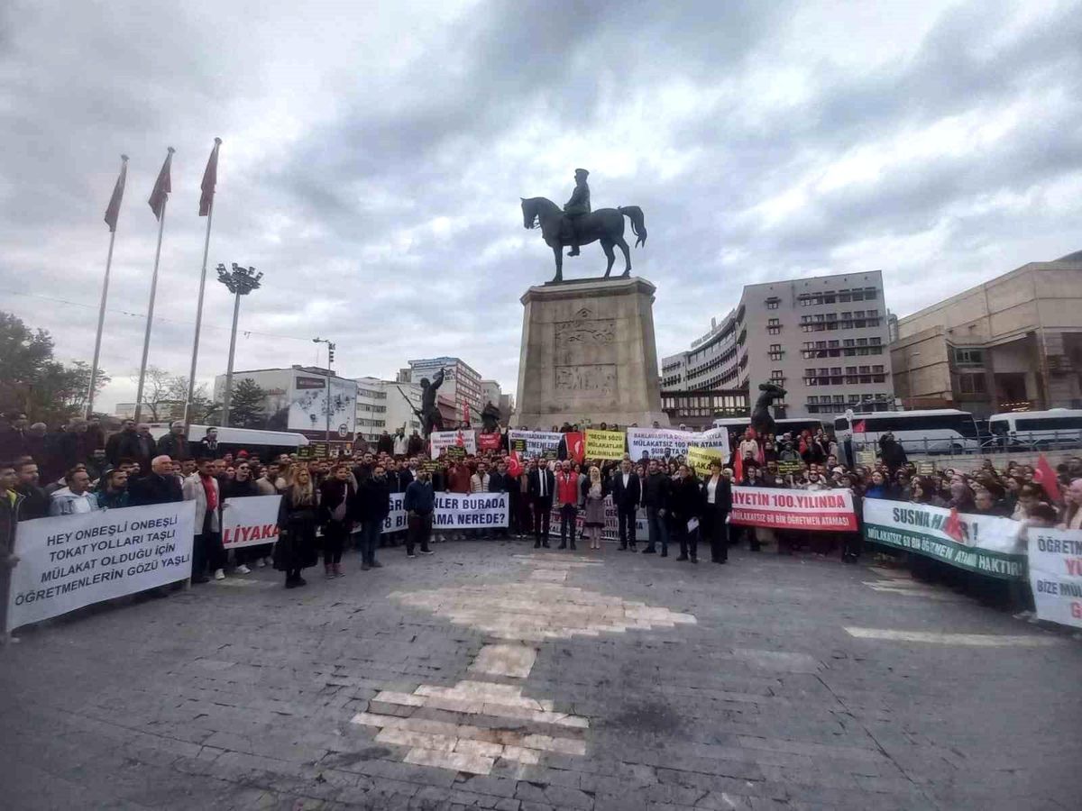Atanamayan öğretmenlerden 100 atama ve mülakatların kaldırılmasına eylem
