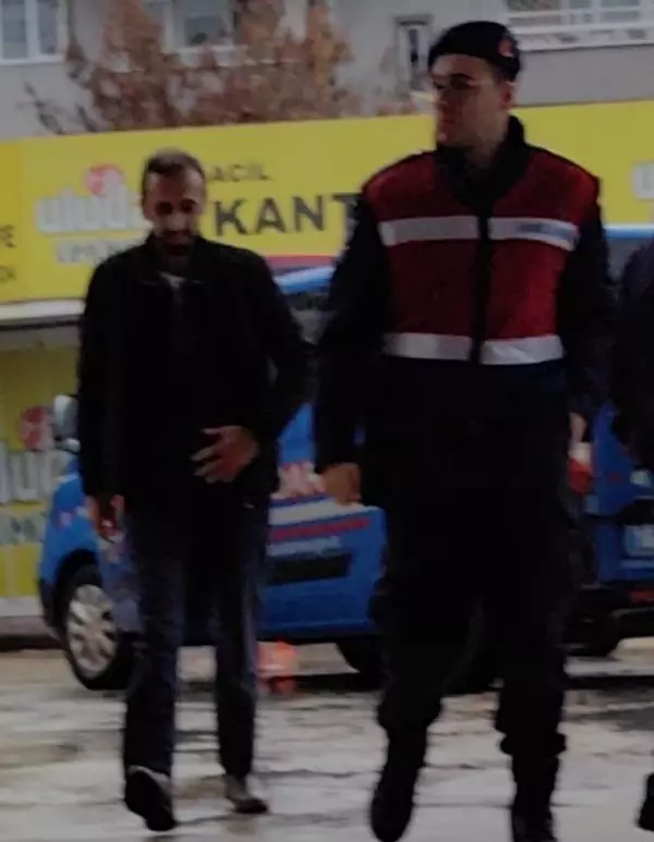 Bursa'da Atatürk'e hakaret eden şahıs tutuklandı Bursa'da Atatürk'e hakaret eden şahıs tutuklandı