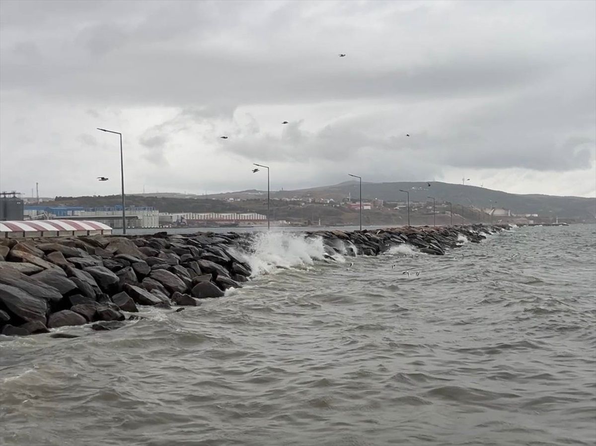 Balıkesir'de sağanak etkili oldu