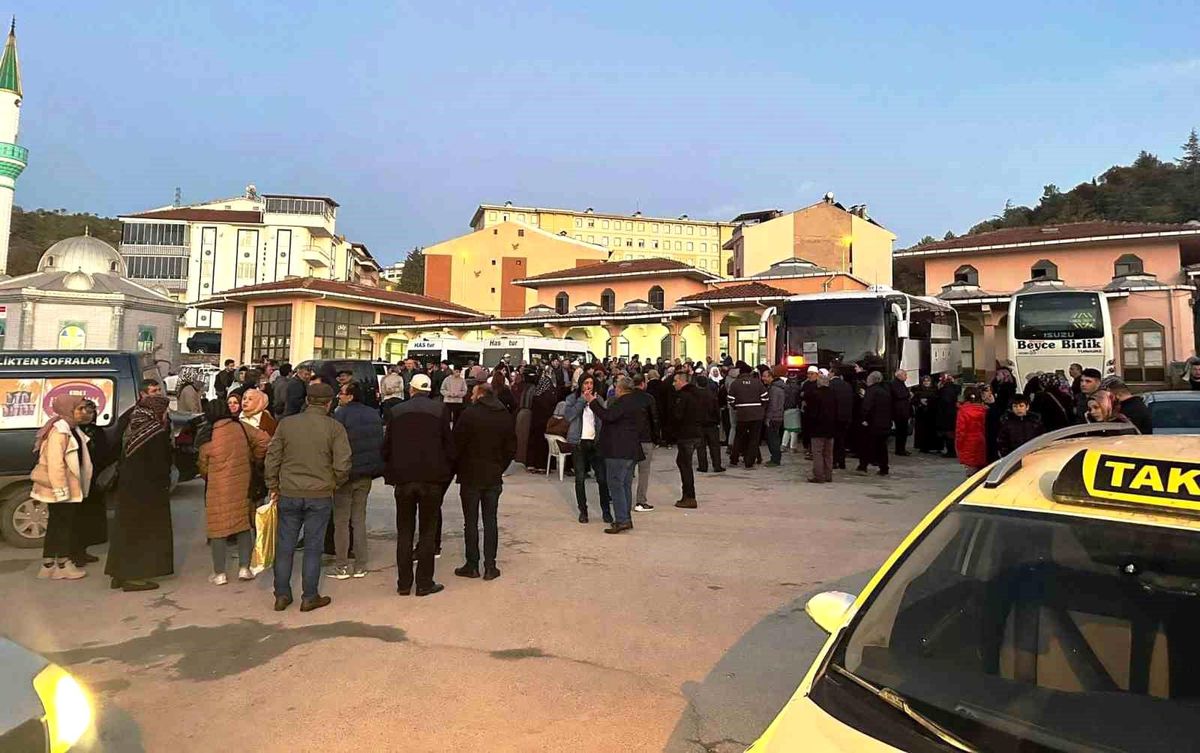 Kütahya'dan Umre Kafilesi Dualarla Uğurlandı