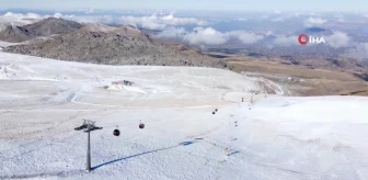 Erciyes Kayak Merkezi beyaz örtüyle kaplandı