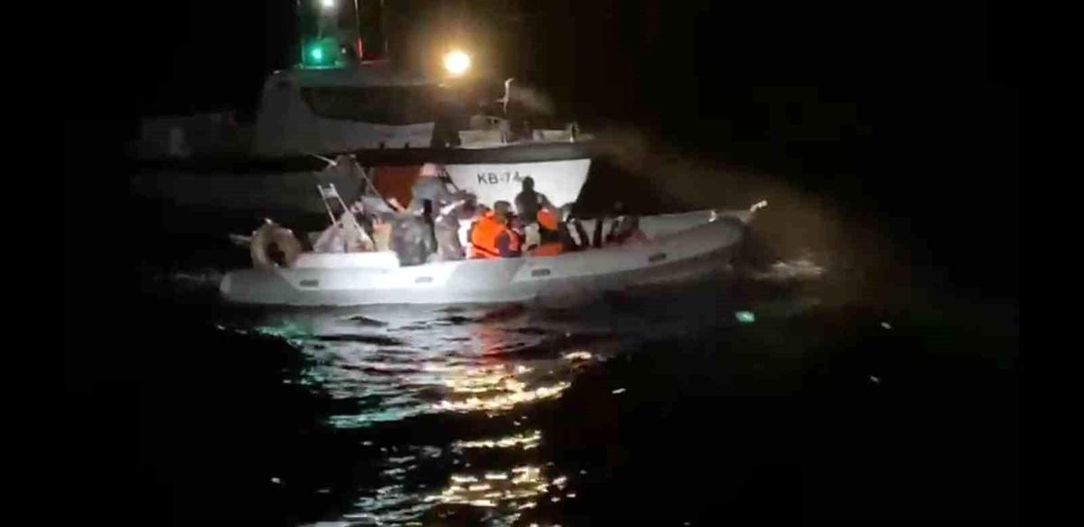 Fethiye'de 19 düzensiz göçmen ve bir göçmen kaçakçısı yakalandı