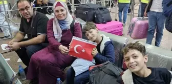 İsrail işgali altındaki Gazze'den tahliye bekleyen Türk ve KKTC vatandaşları Mısır'a ulaştı
