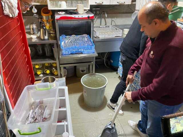 İzmir'de sağanak yağmur: Cadde ve sokaklar göle döndü