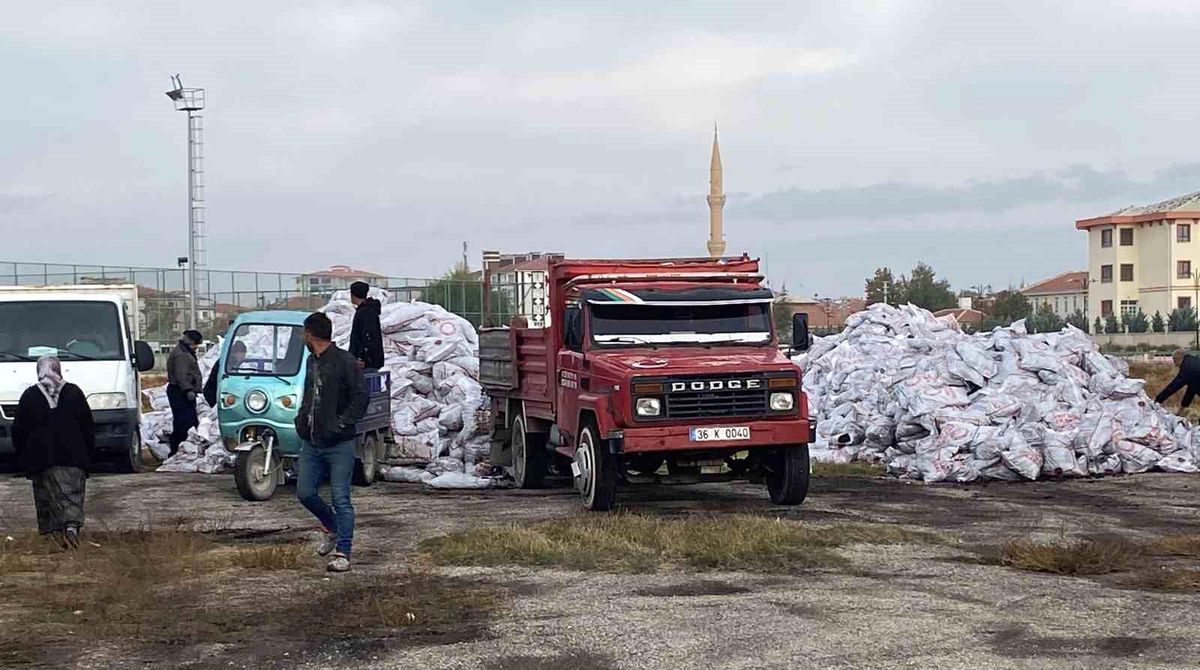 Konya'nın Kulu İlçe Kaymakamlığı İhtiyaç Sahiplerine Kömür Dağıtımına Başladı