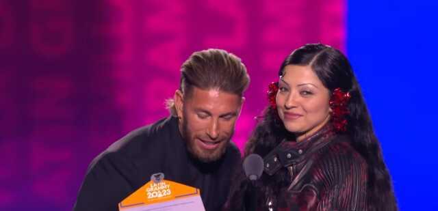 Shakira, Pique'ye salladığı şarkıyla Latin Grammy'i kazandı! Asıl bomba ödülü takdim eden isim