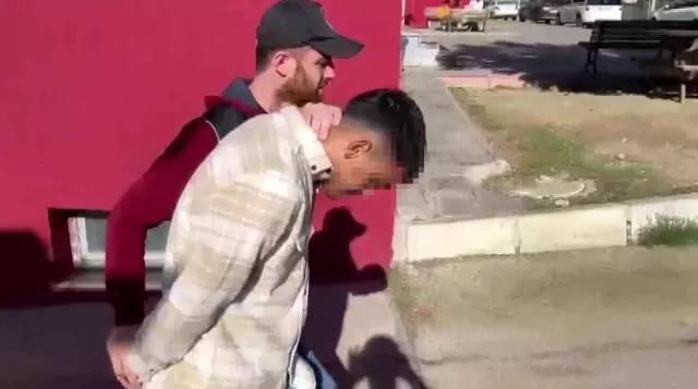 Sıfır Bir dizisi oyuncusu Ulaş Ünal, uyuşturucu ticareti suçundan tutuklandı Sıfır Bir dizisi oyuncusu Ulaş Ünal, uyuşturucu ticareti suçundan tutuklandı