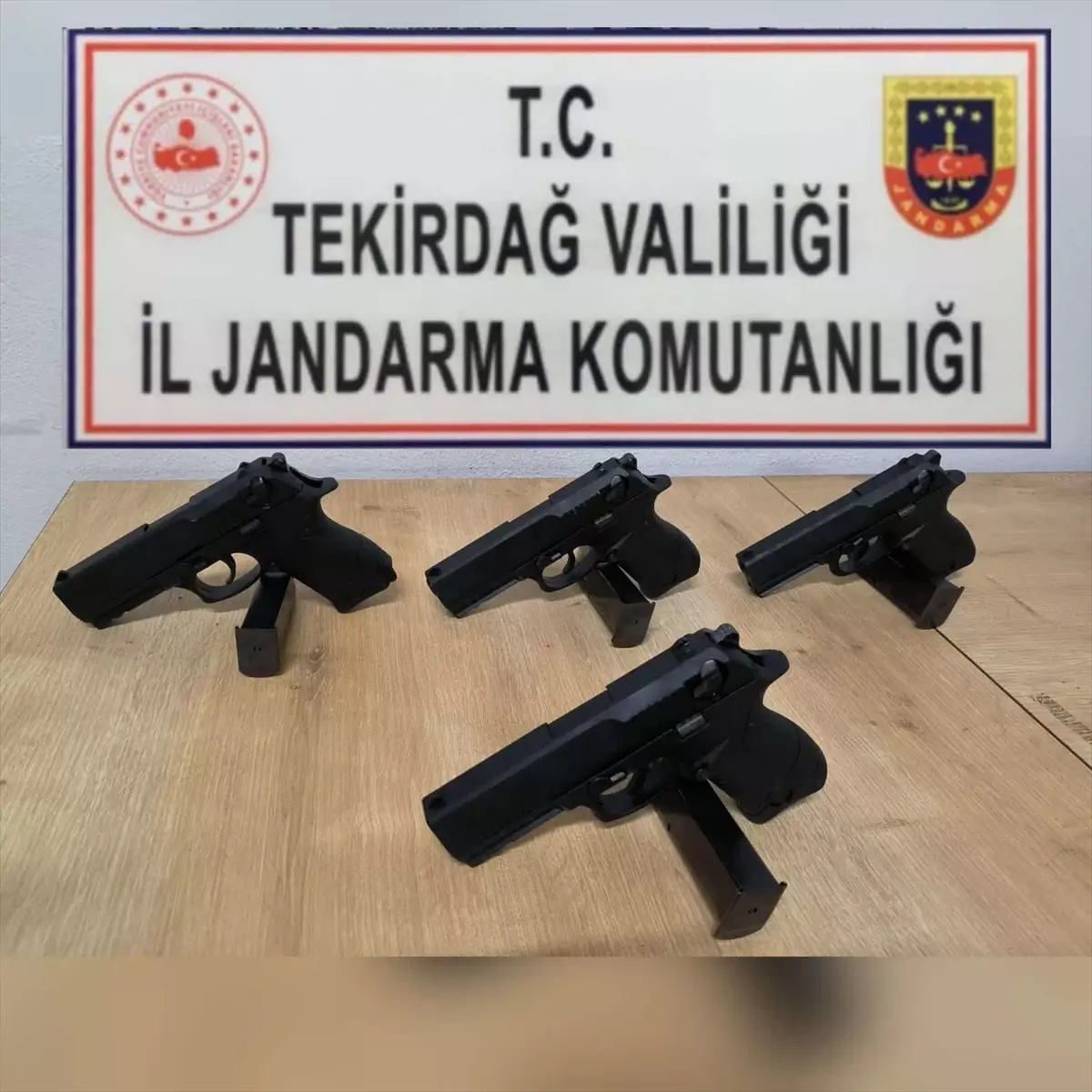 Ergene ilçesinde otomobilde 4 tabanca ele geçirildi