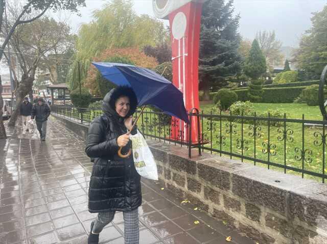 Türkiye'nin Birçok Bölgesinde Şiddetli Yağış ve Fırtına Hayatı Olumsuz Etkiledi