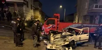 Ankara'da Otomobil Kamyonete Çarptı: 5 Yaralı