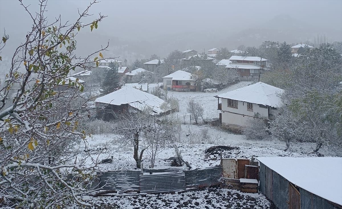 Beypazarı'nın yüksek kesimlerine kar yağdı