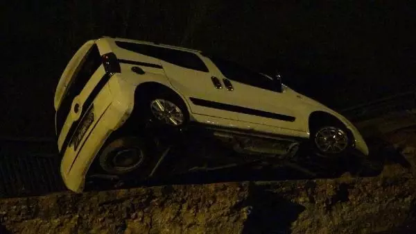 Bursa'da sağanak yağış nedeniyle istinat duvarı çöktü, 5 katlı apartman boşaltıldı Bursa'da sağanak yağış nedeniyle istinat duvarı çöktü, 5 katlı apartman boşaltıldı