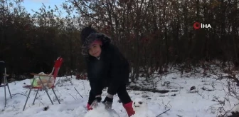 Çan'da mevsimin ilk kar yağışı çocukları sevindirdi