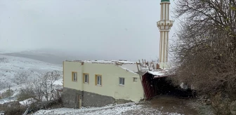 Çerkeş'te Şiddetli Rüzgarın Etkisiyle Cami Çatısı Uçtu