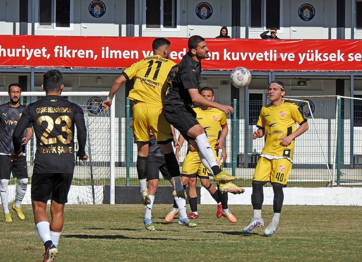 Çeşme Belediyespor, Emirdağspor'u mağlup ederek lider oldu