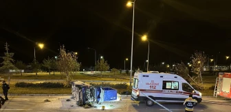 Erzurum'da Refüje Çarparak Devrilen Araçta Bir Kişi Öldü, 7 Kişi Yaralandı