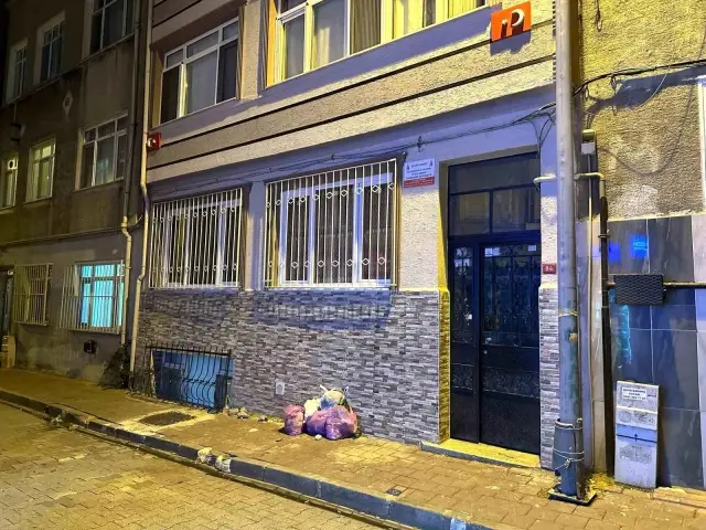 Fatih'te Bakımsızlık Nedeniyle Ölen 7 Yaşındaki Çocuk Evde Bulundu