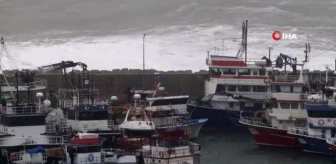 Garipçe'de fırtına balık restoranlarına zarar verdi