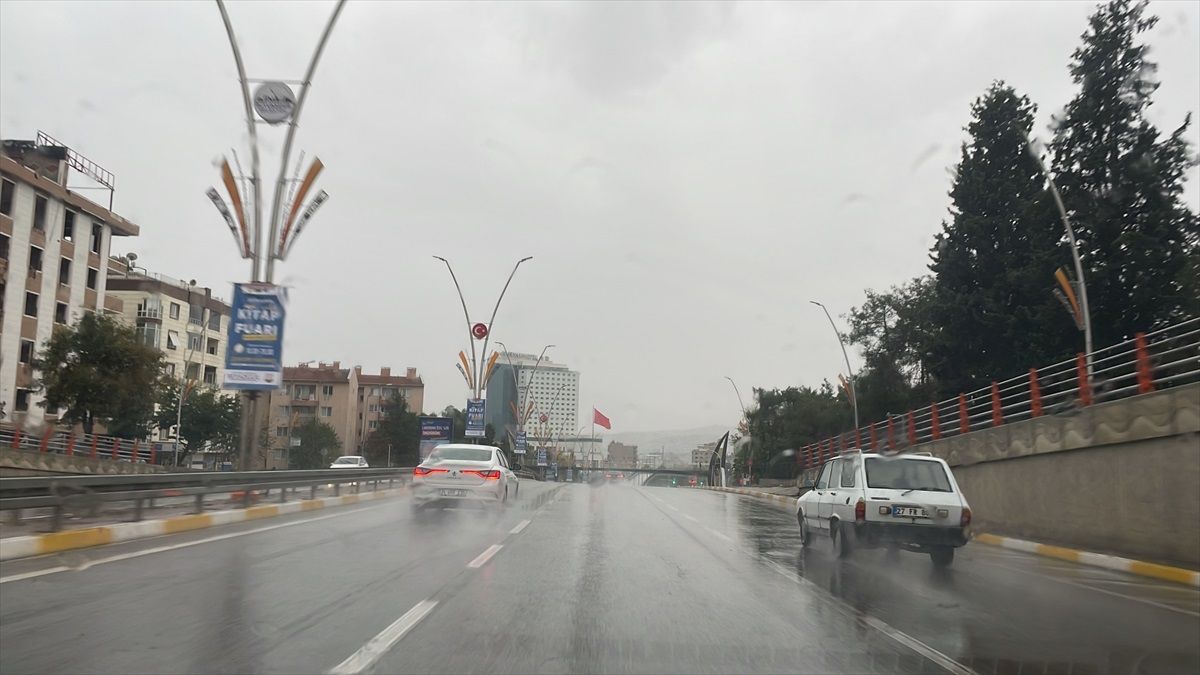 Gaziantep, Malatya ve Şanlıurfa'da Sağanak Yağış Etkili Oluyor