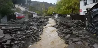 Genç'te dereler taştı, ekipler çalışmalarını sürdürüyor