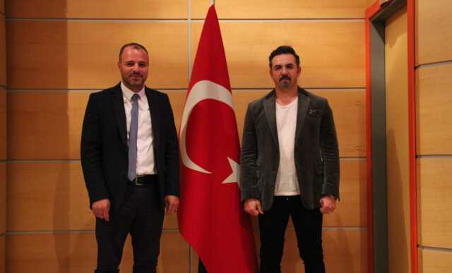 İş insanı Özcan Sezer, Kocaeli Üniversitesi öğrencileriyle 'Genç Girişimcilere Yeni Fikirler' söyleşisinde bir araya geldi