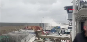 İstanbul'da Fırtına Balıkçı Barınağına Zarar Verdi