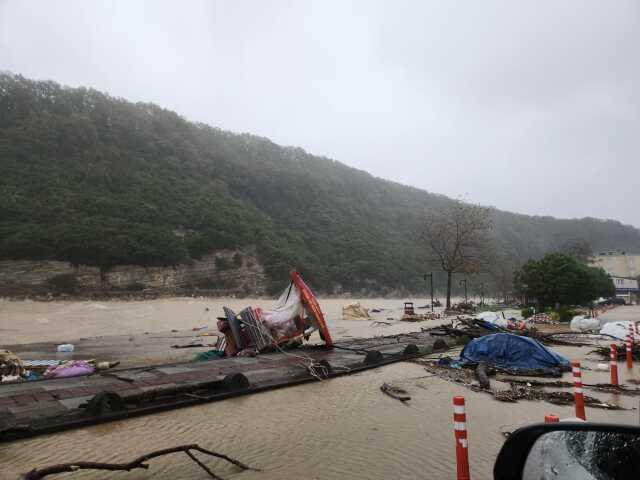 Şile'de fırtına sonucu Yeşilçay Deresi taştı Şile'de fırtına sonucu Yeşilçay Deresi taştı