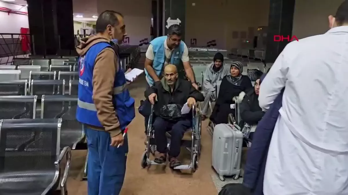 Sağlık Bakanı: Gazze'den Mısır'a geçen hastalar Ankara'ya getirilecek