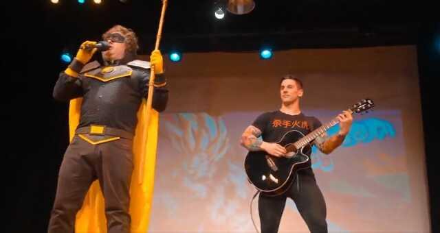 Arjantin'in yeni Devlet Başkanı Javier Milei'nin kostüm giyip şarkı söylediği anlar Arjantin'in yeni Devlet Başkanı Javier Milei'nin kostüm giyip şarkı söylediği anlar