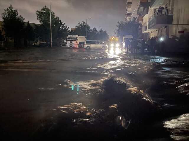 Batman'da sele kapılan kadın hayatını kaybetti, 3 çocuk kayboldu Batman'da sele kapılan kadın hayatını kaybetti, 3 çocuk kayboldu