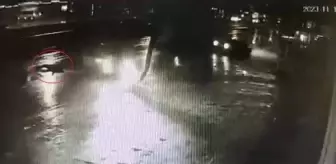 Bursa'da Aydınlatma Direğine Çarpan Otomobil Kazası