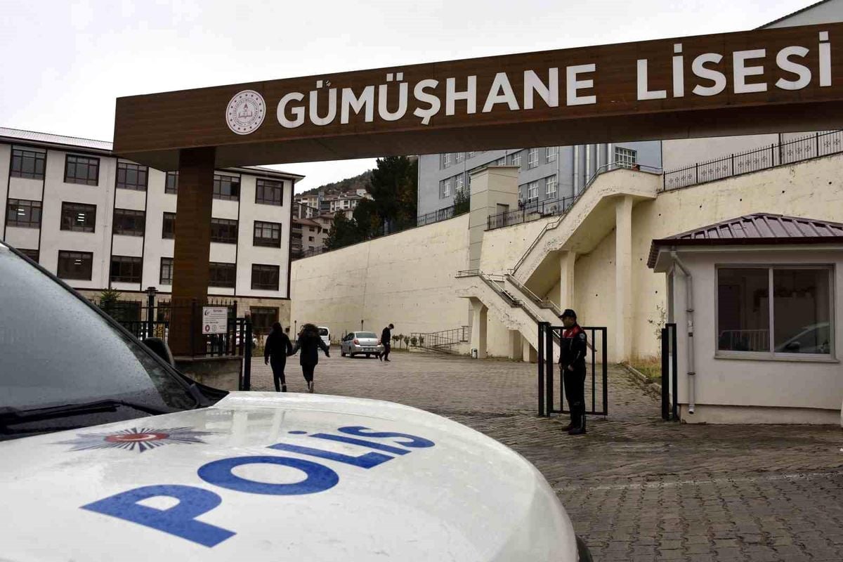 Gümüşhane'de Okulların Açılmasıyla Birlikte Emniyet Güçleri Denetimleri Artırdı
