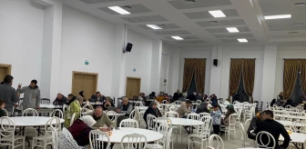 Kardan kapanan D-100 kara yolundaki vatandaşlar Çerkeş Kültür Merkezi'ne sığındı
