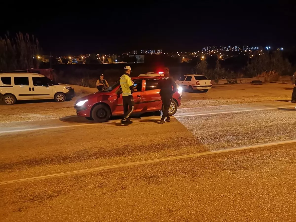 Kozan'da Asayiş Uygulamasında 28 Kişi Gözaltına Alındı
