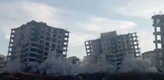 Malatya'da ağır hasarlı binalar kontrollü şekilde yıkıldı