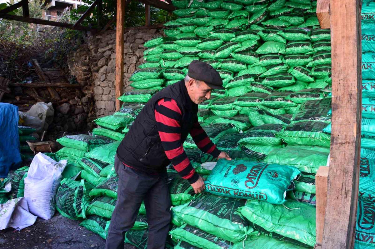 Tokat'ta Kışlık Odun ve Kömür Satışlarında Artış