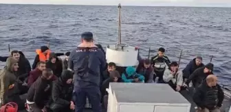 Yunanistan unsurları tarafından geri itilen 66 kaçak göçmen kurtarıldı