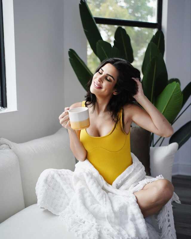 ABD'de 11 ev aldığı konuşulan Eylül Öztürk sessizliğini bozdu! Sözleri kimseyi ikna etmedi ABD'de 11 ev aldığı konuşulan Eylül Öztürk sessizliğini bozdu! Sözleri kimseyi ikna etmedi