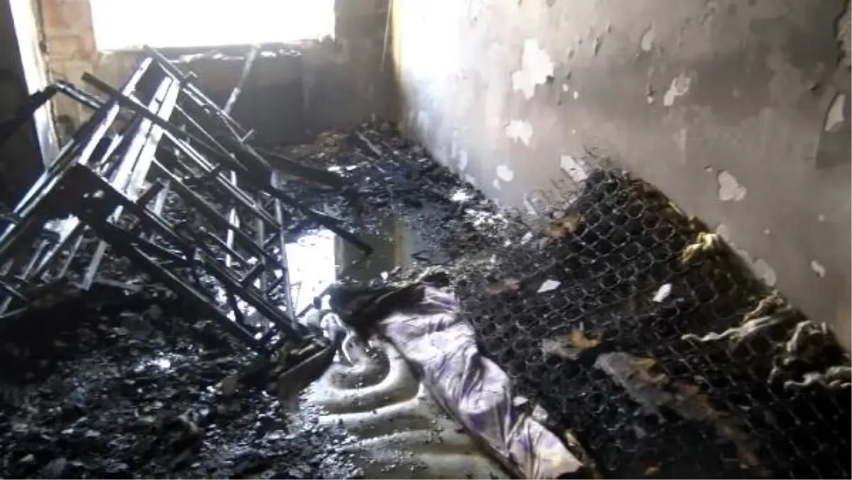 Avcılar'da Madde Bağımlısı Evini Benzinle Yaktı