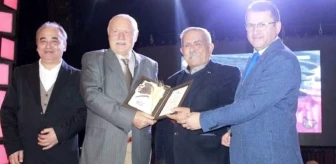Eskişehirspor tribünlerine renk katan Bando Es Es'e ödül