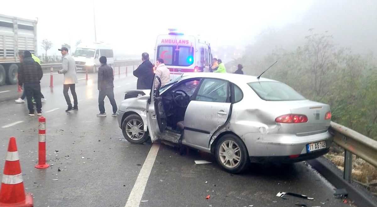 Bilecik'te Otomobil ile Çekici Çarpışması: 1 Yaralı