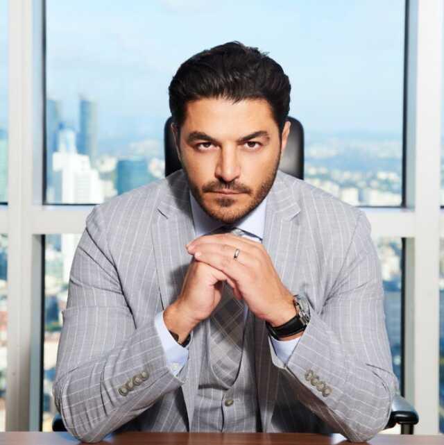 'Dolandırıcılık' davasında yargılanan iş insanı Uğur Akkuş hakkında yakalama kararı 'Dolandırıcılık' davasında yargılanan iş insanı Uğur Akkuş hakkında yakalama kararı