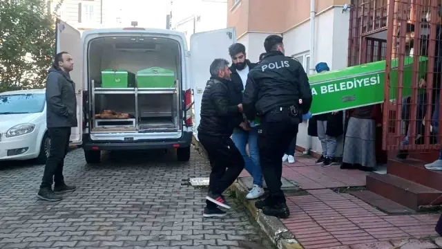 Karısını öldürüp oğlunu da ağır yaralayan şahıs intihar etti