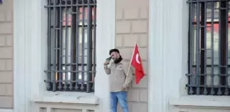 İzmir'de İsrail bayrağına saldıran Pakistanlı tutuklandı