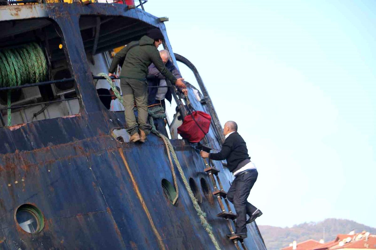 Zonguldak'ta Karaya Oturan Gemide Dehşet Anları
