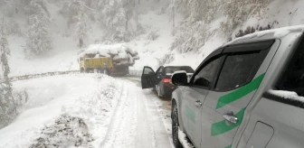 Bolu'da Kar Yağışı Nedeniyle Mahsur Kalan Vatandaşlar Kurtarıldı